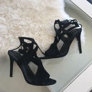Kendall and Kylie Black Eston heels